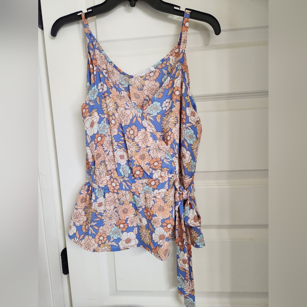 Floral Faux wrap top. SIZE M. Worn 1x. Periwinkle and Beige